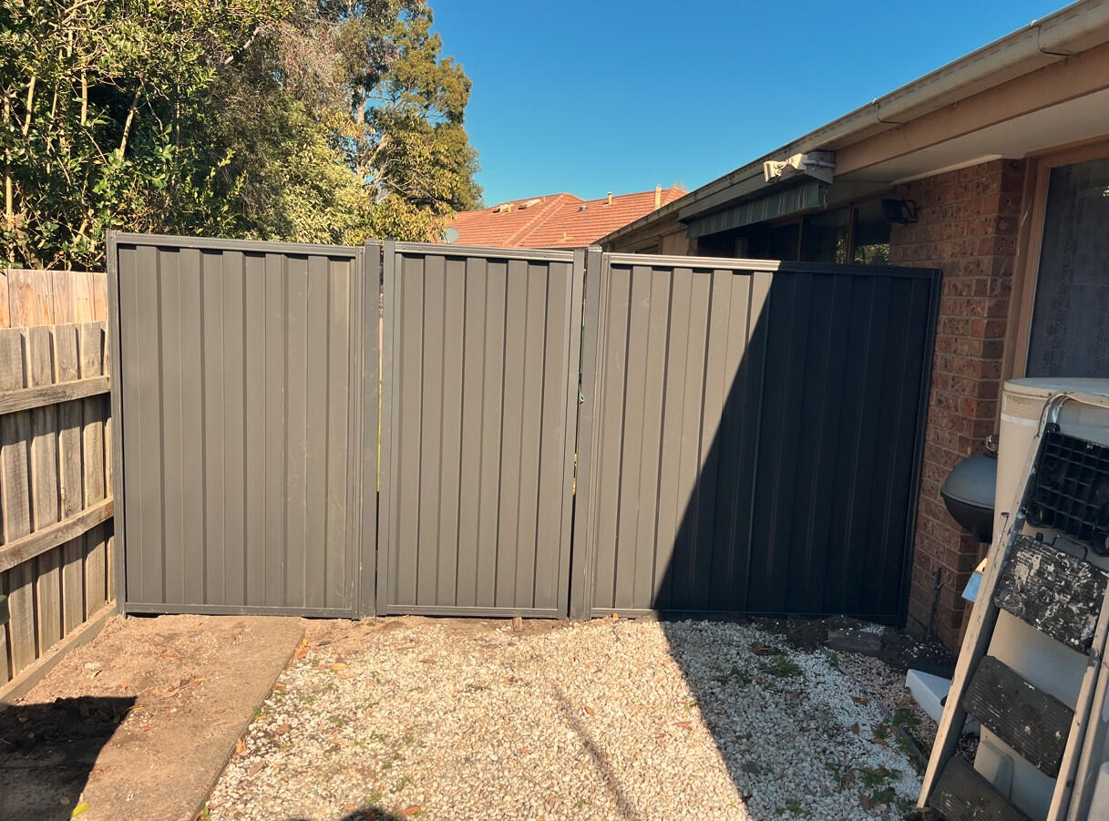 Monument Colorbond side fence and gate installed between units in Moe.