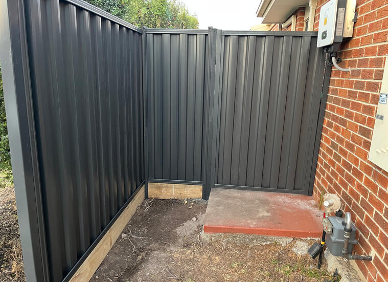 Colorbond side gate and side access fencing completed for an existing property in Carrum Downs. 1.8m high Colorbond side gate and privacy fence completed in Carrum Downs after previous fencing work completed for the same client.