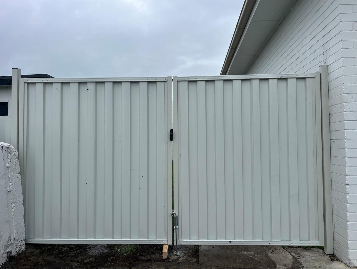 Primrose Colorbond driveway gates installed to improve property security and vehicle access in Morwell. Custom Primrose Colorbond driveway gates completed in Morwell to improve residential security, secure vehicle access and overall street presentation.