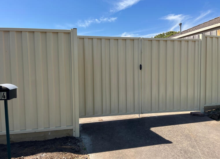 Colorbond Gates & Fence - Cranbourne North Finished in Colorbond Domain, installed in 2 days