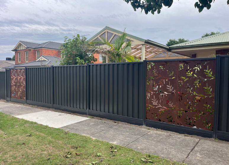 Premium Colorbond Fence - Beaconsfield Premium Colorbond fence installed with decorative panels and aluminium sleepers, installed in 2 days.